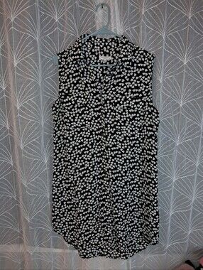 Equipment Femme brand Women's size large, 100% silk, full button up, dress